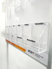 Tableros con porta hojas de acrílico