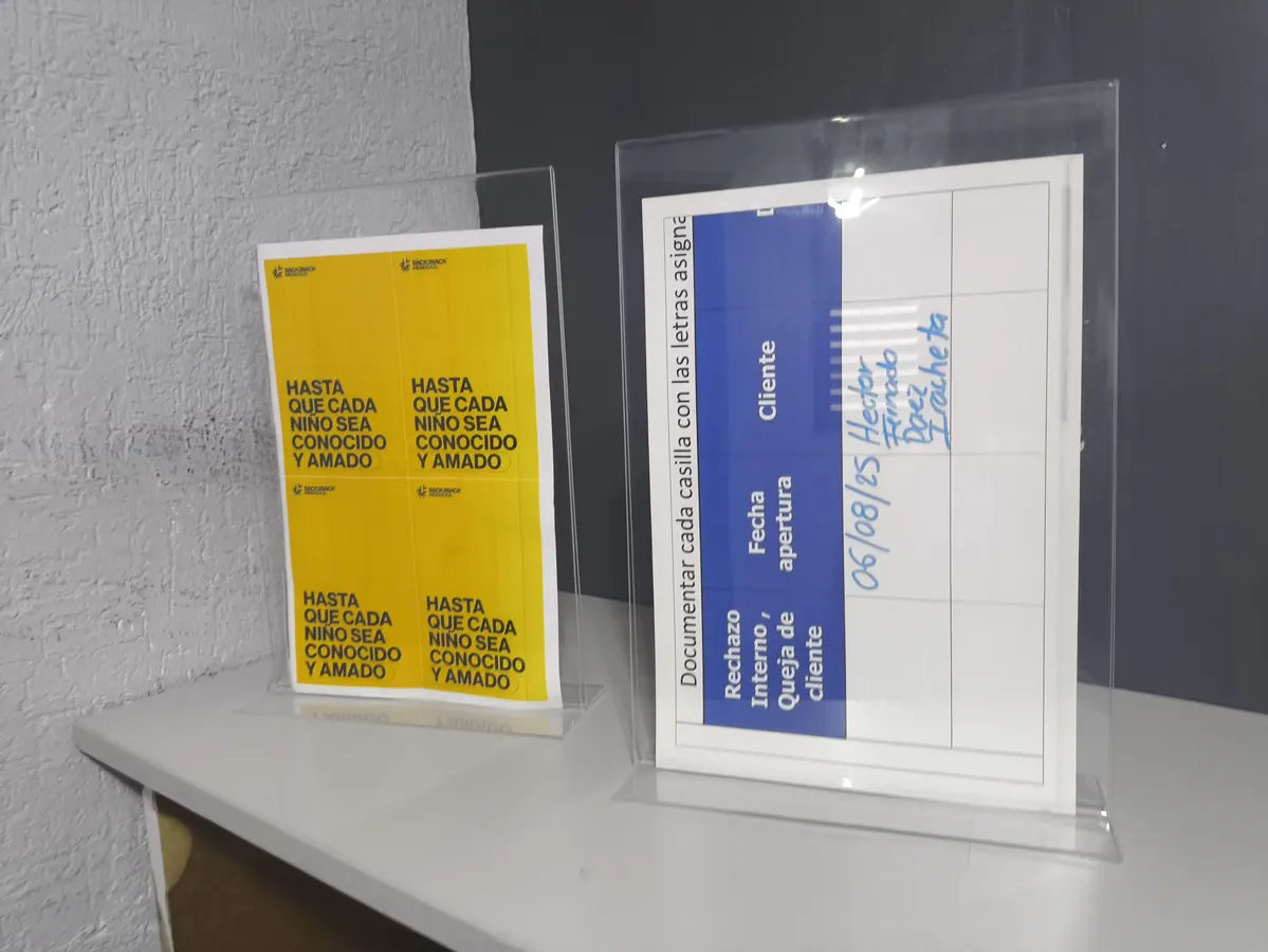 Porta menús de doble carta — Información en mostrador