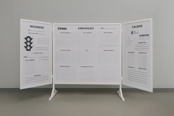 Pizarrón Plegable Triptico, Medidas 160 x 160 cm + 2 Puertas de 80 x 160 cm