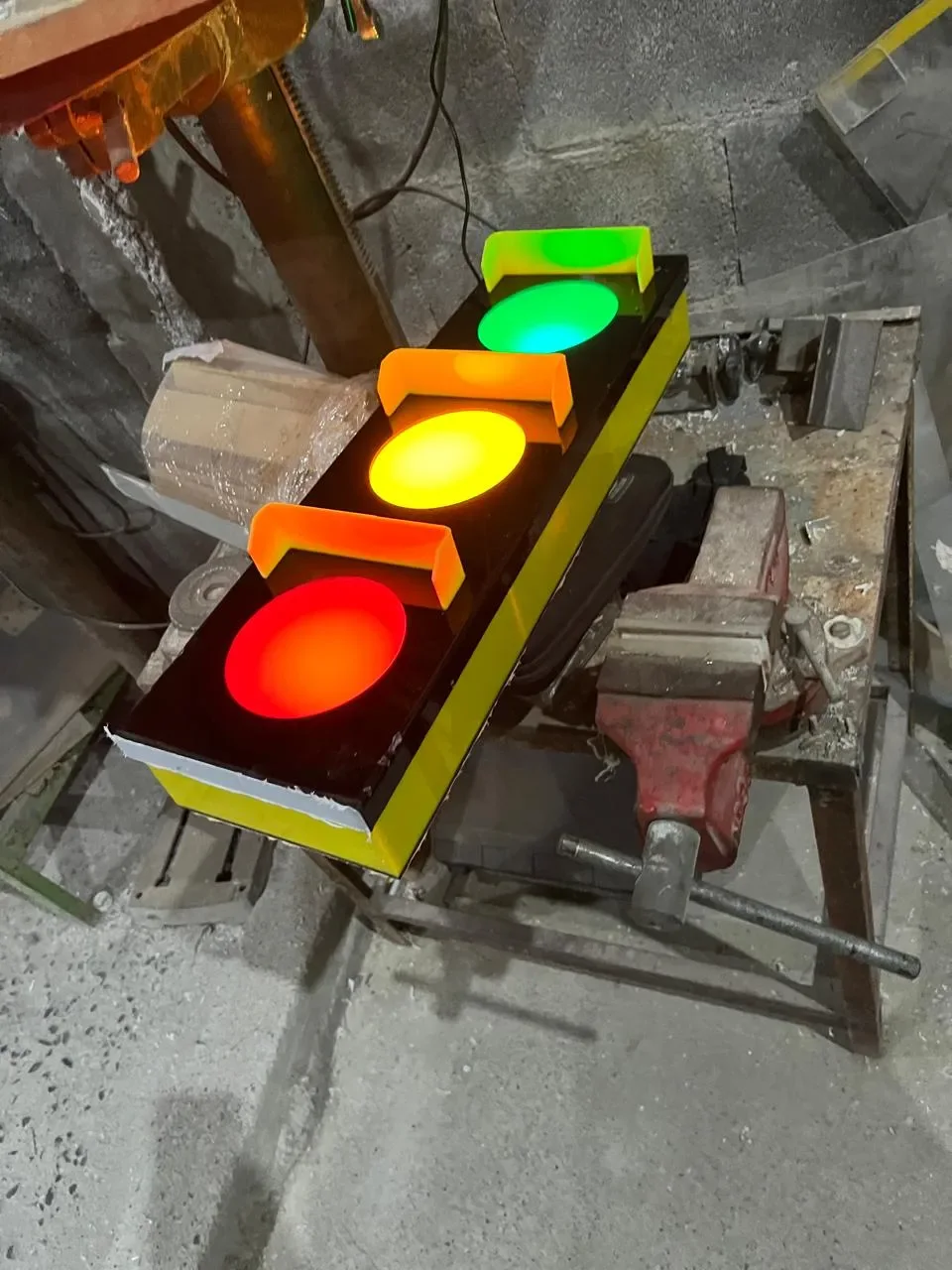 Replica de Semáforo Funcional en Acrílico