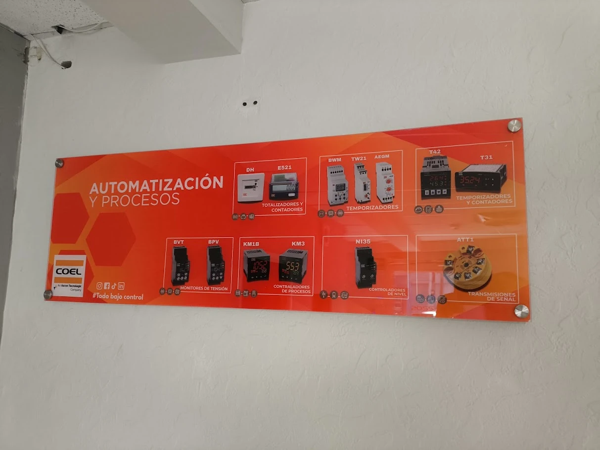Letrero acrílico tipo placa