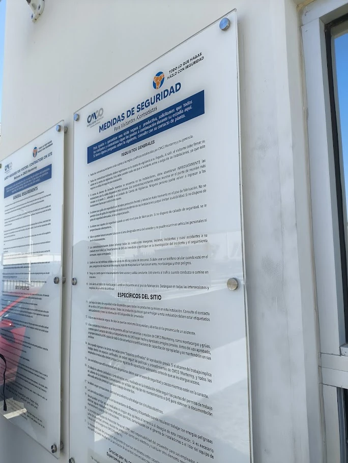 Cartel de seguridad en acrílico